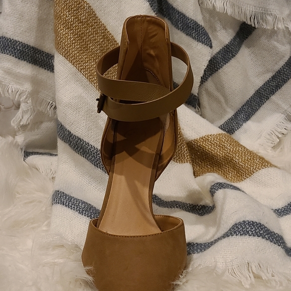 D shoes - Picture 4 of 12